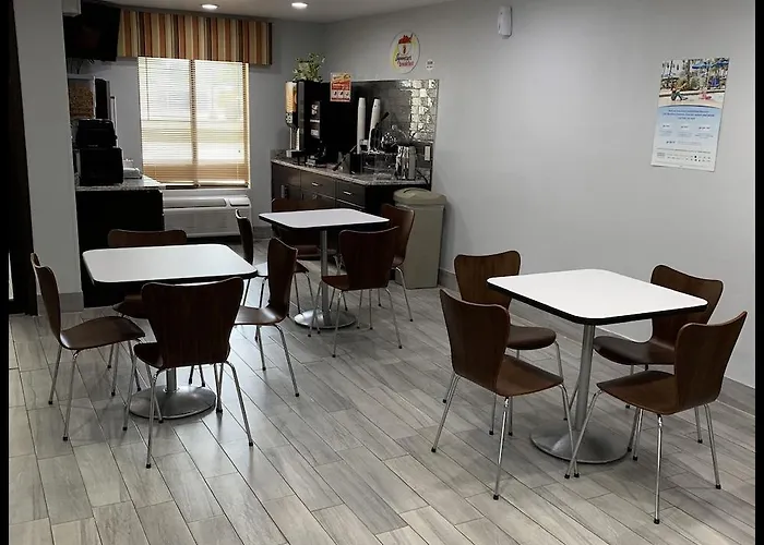 Super 8 By Wyndham Hotel 2*