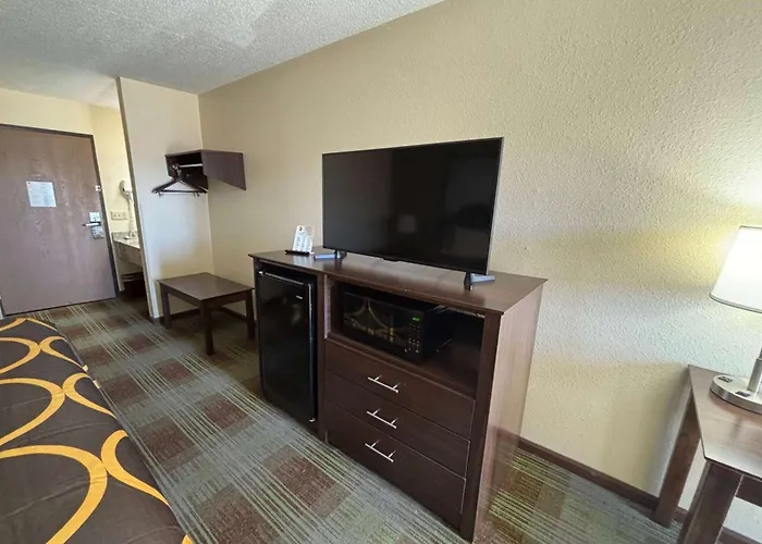 Super 8 By Wyndham Lincoln