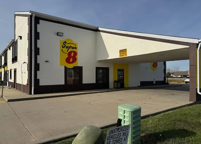 Super 8 By Wyndham Hotel