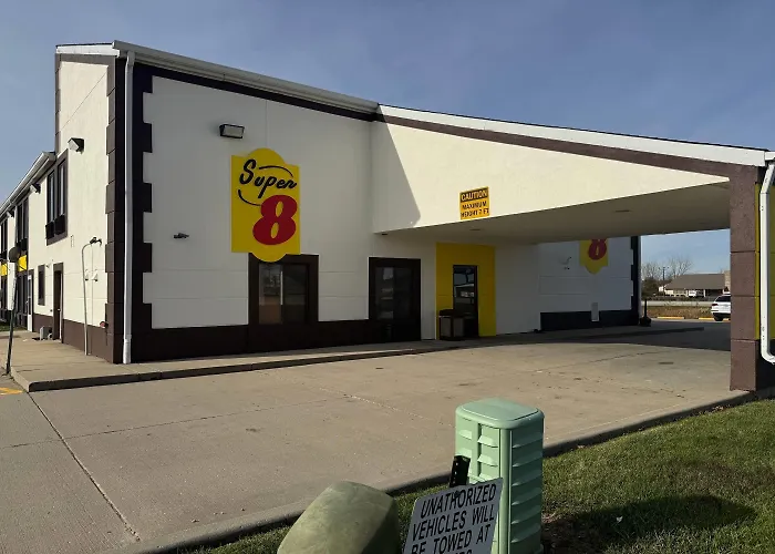 Super 8 By Wyndham Hotel 2*