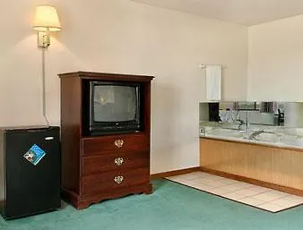 Super 8 By Wyndham Hotel 2*