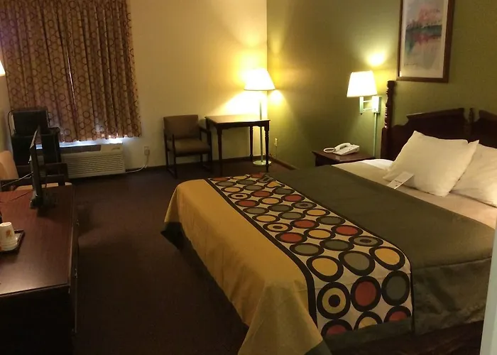 Super 8 By Wyndham Lincoln